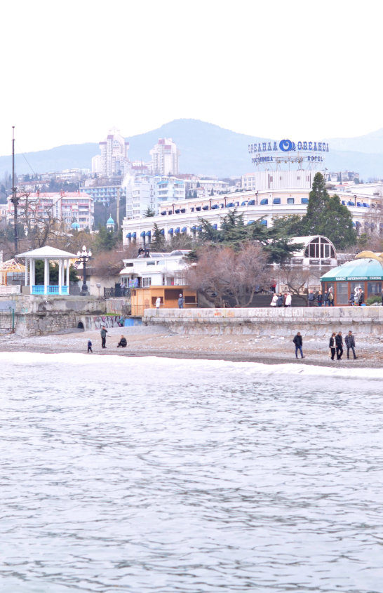 Ялта,набережная,февраль)