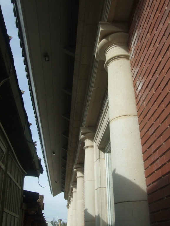 С мыслью об улучшении архитектуры подмосковных дач.