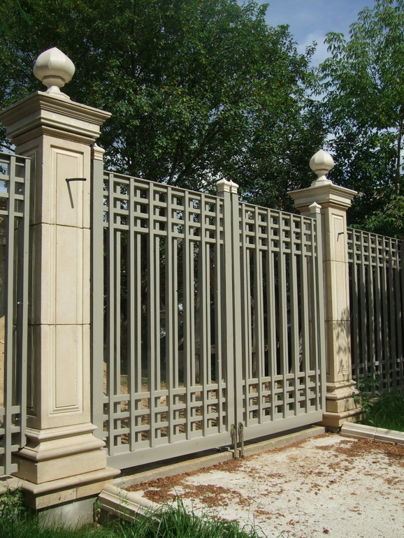 С мыслью об улучшении архитектуры подмосковных дач.