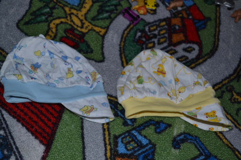 Головные уборы на лето 3-6 мес