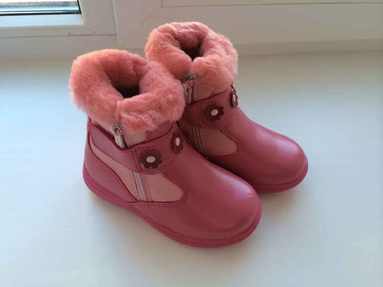 Обувь новая для девочки! Вся зима по 600 руб . Всю обувь смотрим под катом...