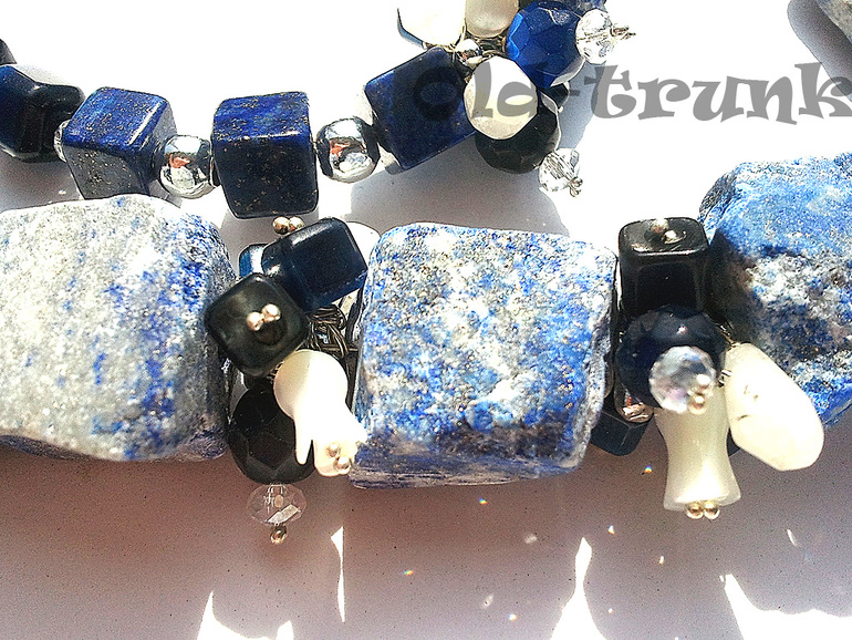 Джинсовый стиль и капли воды.