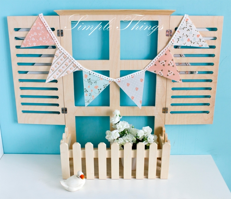 Окошко со ставнями и цветником. Simple Things