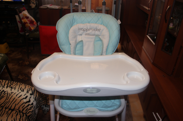 Продам!2 шт.Стульчики для кормления happy baby william.цена 3800