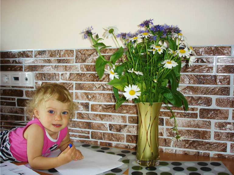 Алене 3.3 и Вике 1.8