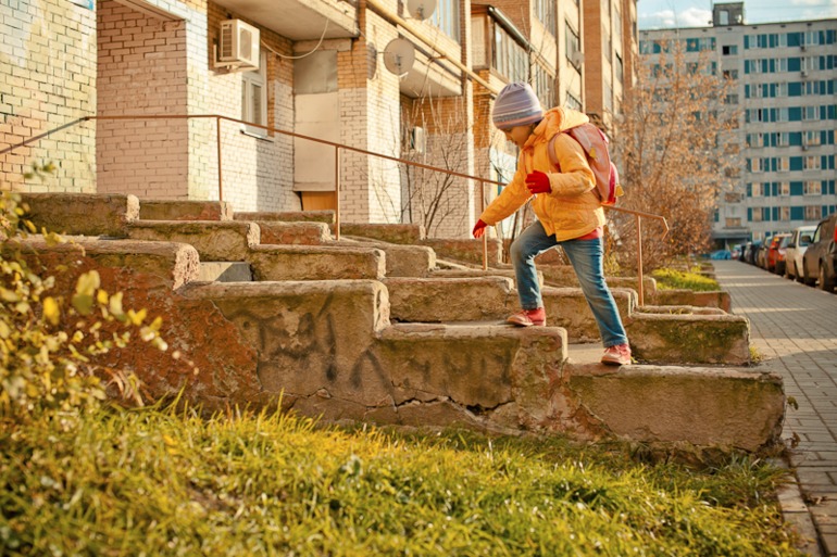 просто прогулка с дочкой)