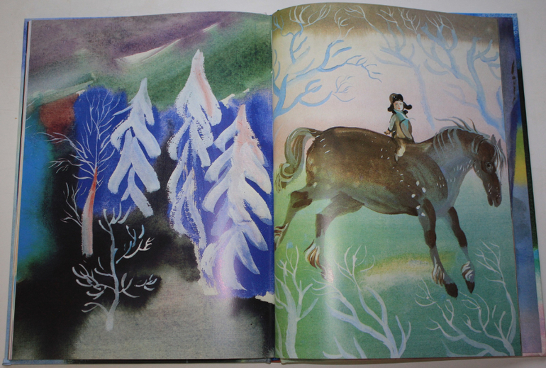 Небольшая стопочка из очередного книжного пополнения