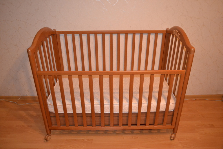 Кроватка MIBB (Италия) с матрацем. Цена 8тыс.