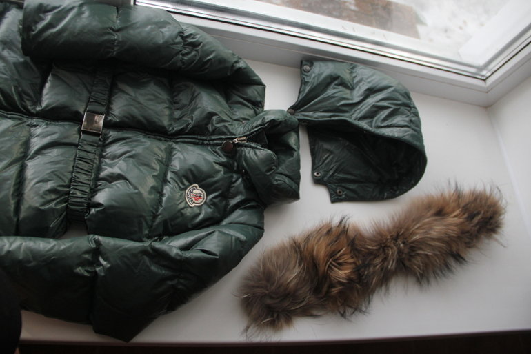 Moncler (ы) на 3 года и комплект на 8 лет.