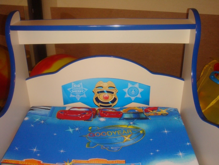 наша красотка новая кровать-МАШИНА)))