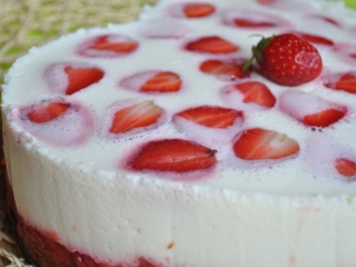 Клубничный десерт из манки!