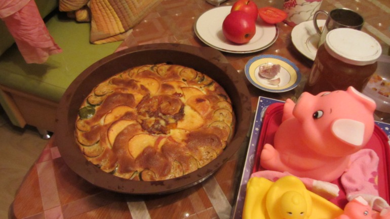 Цветаевский яблочный пирог с другими фруктами