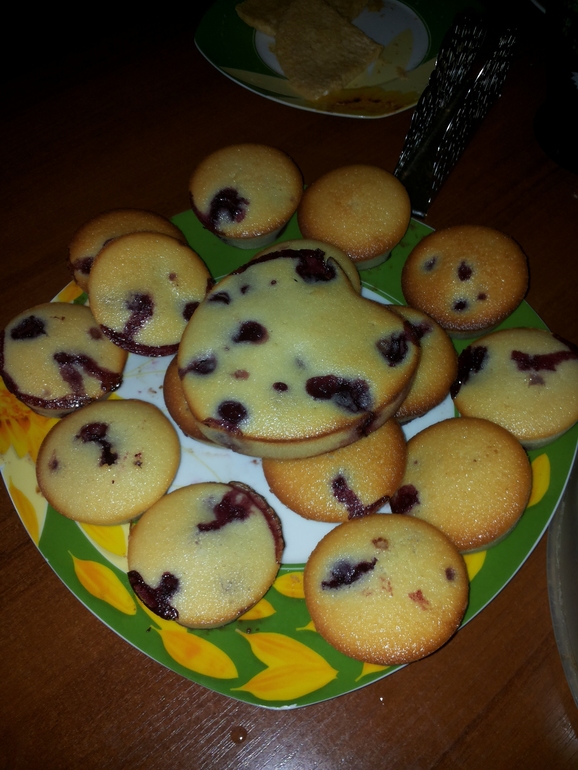 кексики манные с вишней