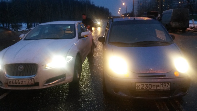 Попала в аварию(