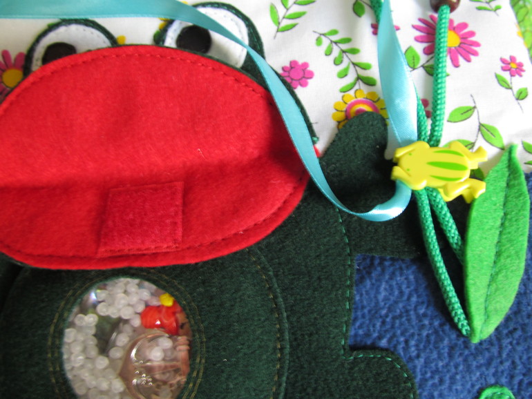 3 развивающие книжки.