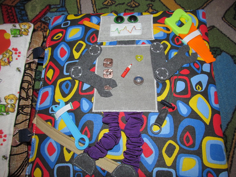 3 развивающие книжки.