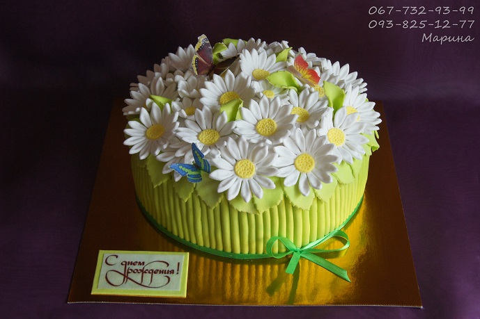 Тортик с ромашками.