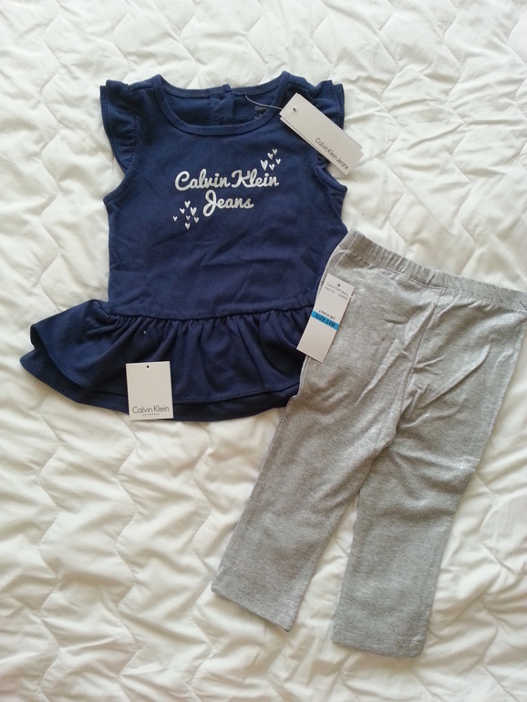 Продам новые комплекты марки Calvin Klein на девочку 12-24мес.