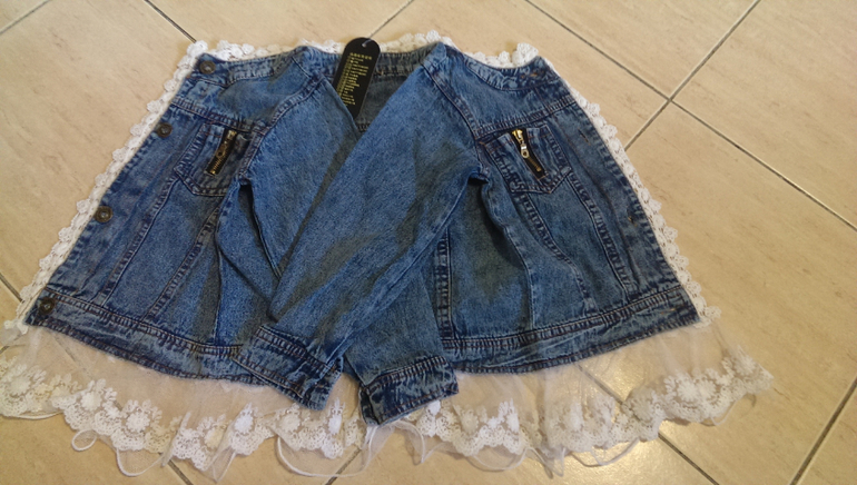 оригинальное фото. Детские джинсовые курточки.