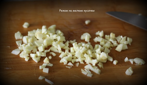 Куриные бедрышки с персиками