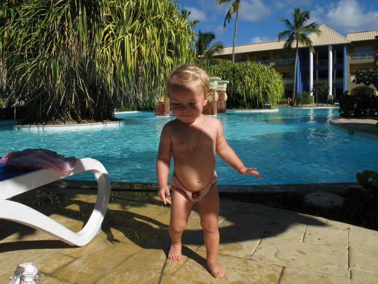 Пунта-Кана с дочкой в 1,4 года, декабрь.