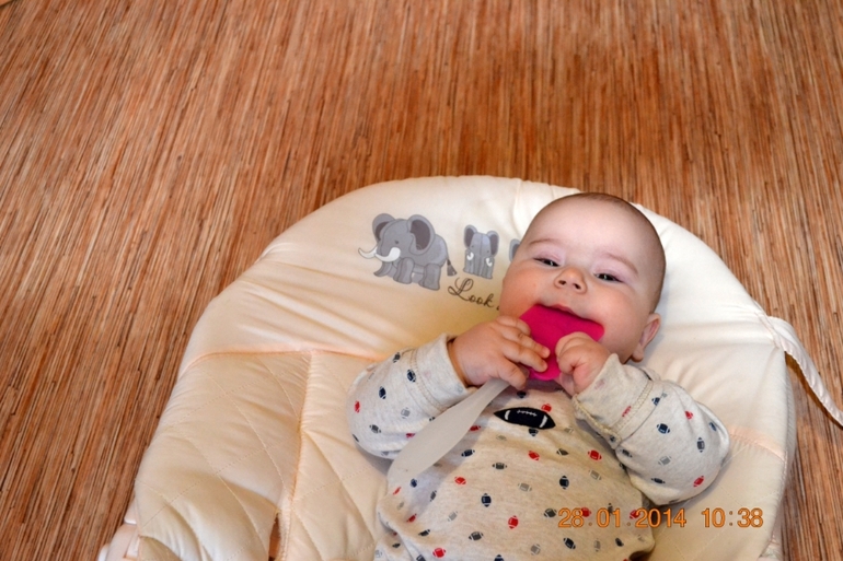 Один день из жизни .Детки-погодки.