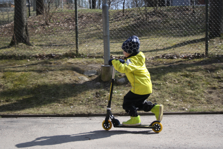 прогулка около дома