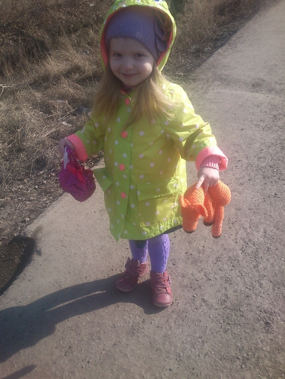 вот так мы сейчас ездим в гости))