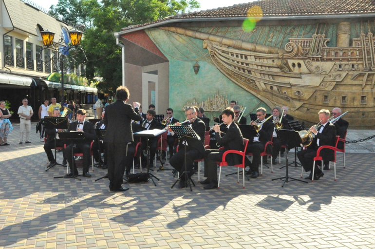 Феодосию посетил фестиваль военных оркестров