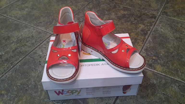 Пристрой очень красивых сандаликов 26 р-р