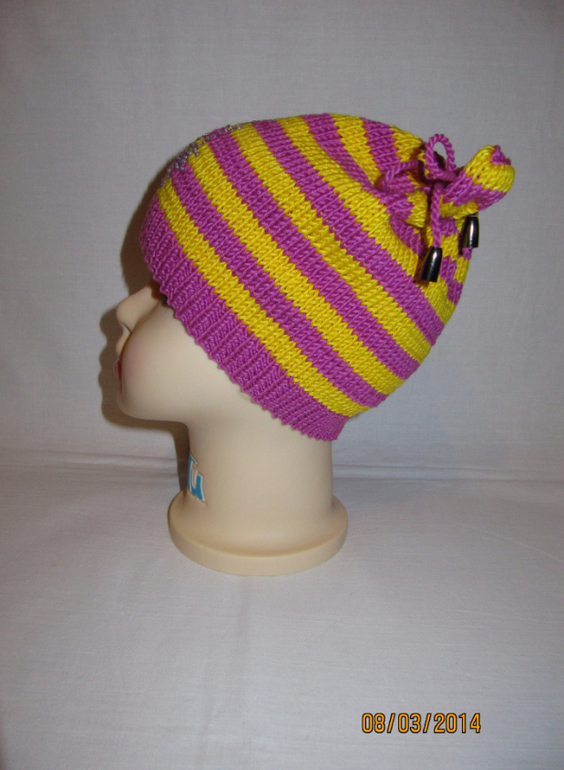 Шапочка на весну. Первая работа с стразиками )