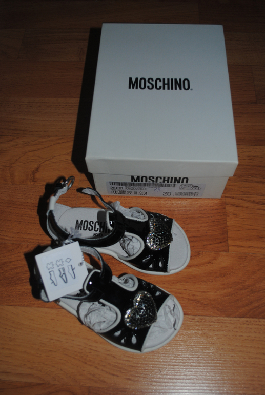 Новые босоножки Moschino р.20