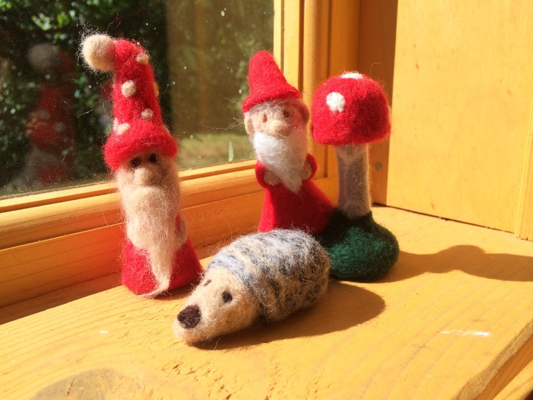 Детские работы из шерсти.