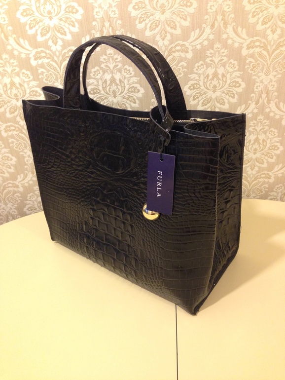 Сумочка ярко синяя замша. Сумка furla divide it. Tissot турбийон. Tissot турбийон. Реплики москва.