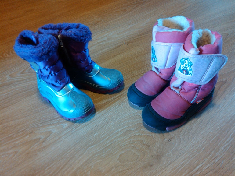 продам утепленные резиновые сапожки Капика и сноутбусы Демар