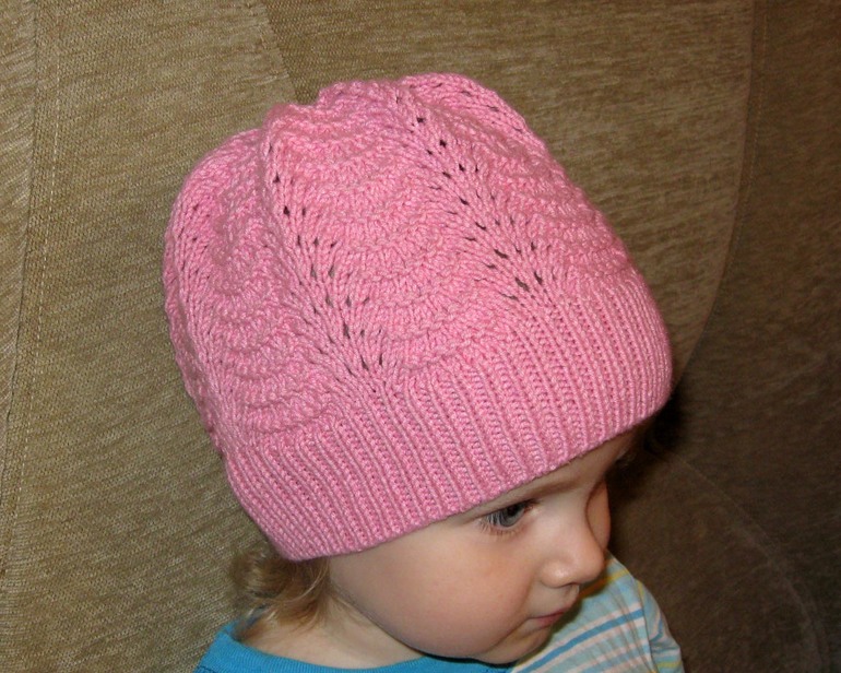 Навязалось шапочек за год. Шапка №3