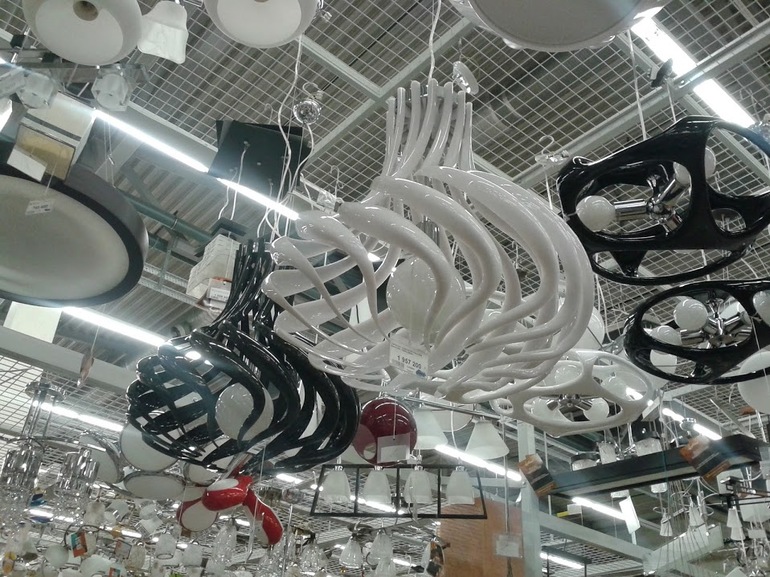 Светильники.