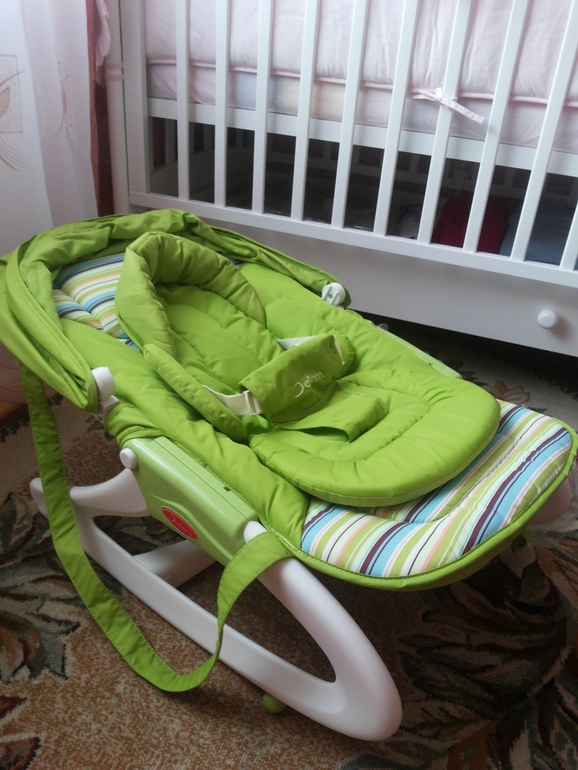 Кроватка и шезлонг для дочи