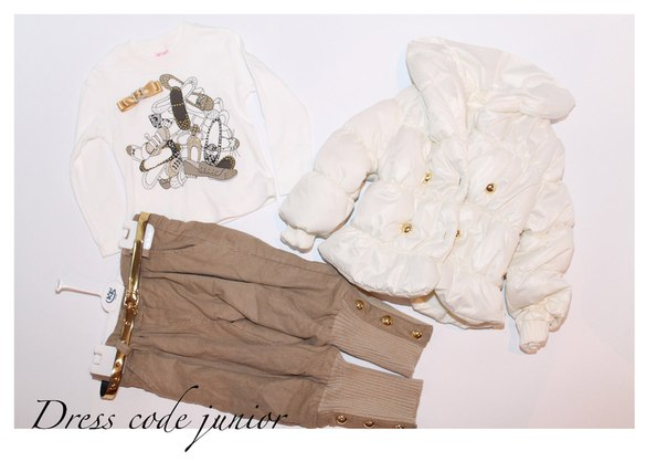 Ищу одежду для девочек двойняшек, примерные фото ниже