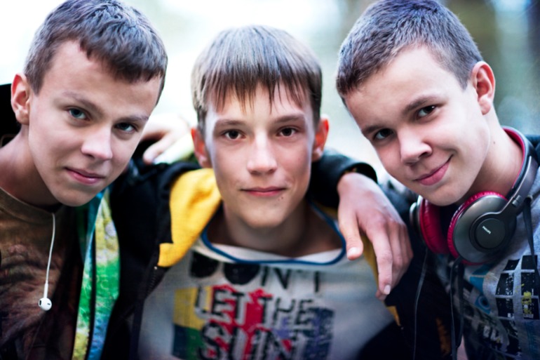 Старший сын с сотоварищами))