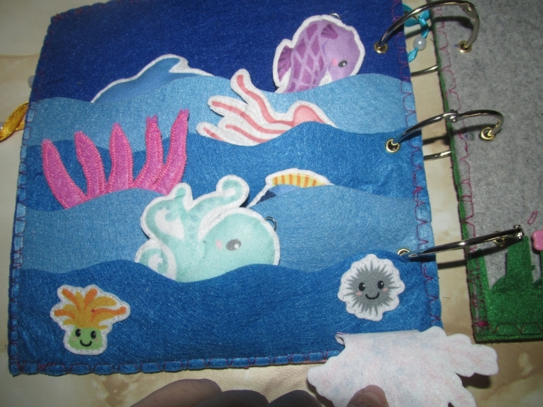 Несколько страничек фетро-книжки