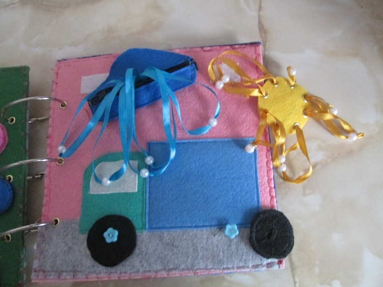 Несколько страничек фетро-книжки