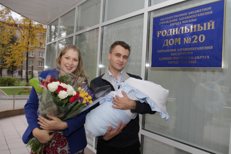 а год назад-кто-то появился на свет)