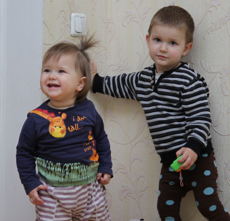 Прокололи ушки Кате