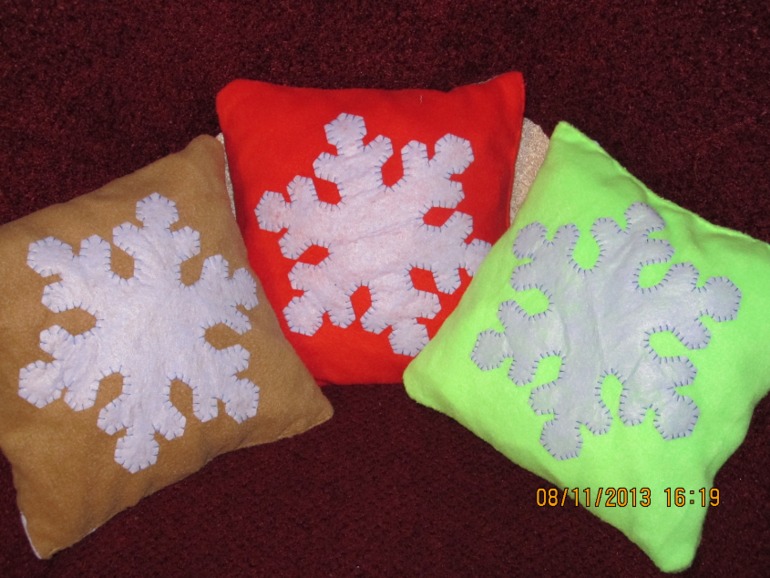 Новогодние подушечки))