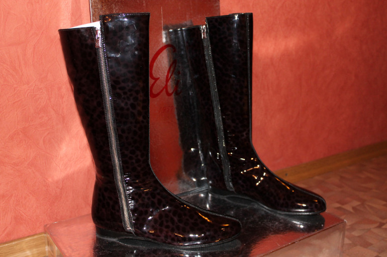 Сапоги лаковая кожа Eli (Испания)р. 40. Новые. Цена 5300 руб. Почта.