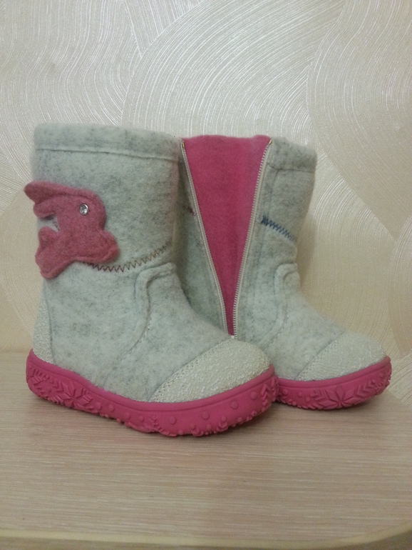 Валенки фирмы Kapika 24 размер. 1100 руб.+ почта 200 руб.