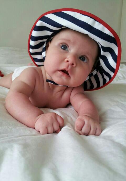 Без штанов, но в шляпе:)