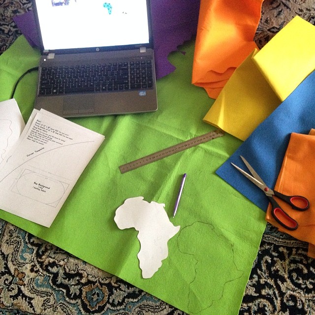 Мама- рукодельница.