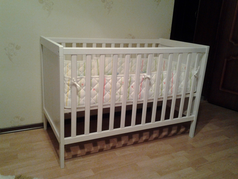 вчера кроватку купили и собрали )))